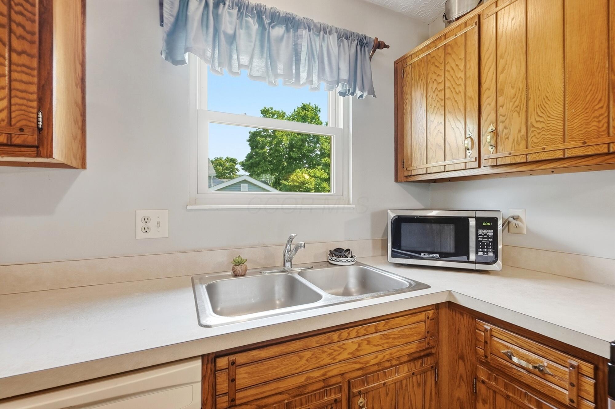 352 Timbercreek Road Reynoldsburg, OH 43068 - Photo 10 of 41 Kitchen