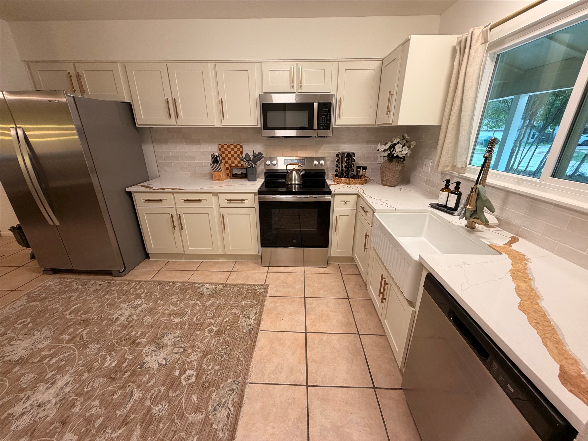1 Laurel Oak Place Spring, TX 77380 - Photo 2 of 24