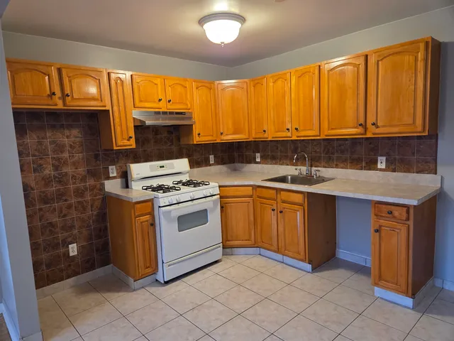 $1,750 | 2401 Bergenline Avenue, Unit 2E, Union City, NJ 07087