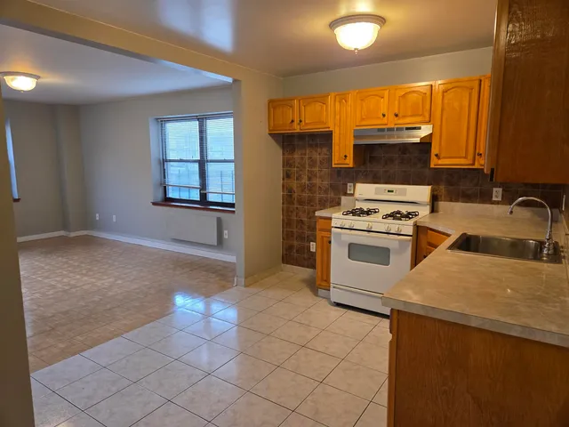 $1,750 | 2401 Bergenline Avenue, Unit 2E, Union City, NJ 07087