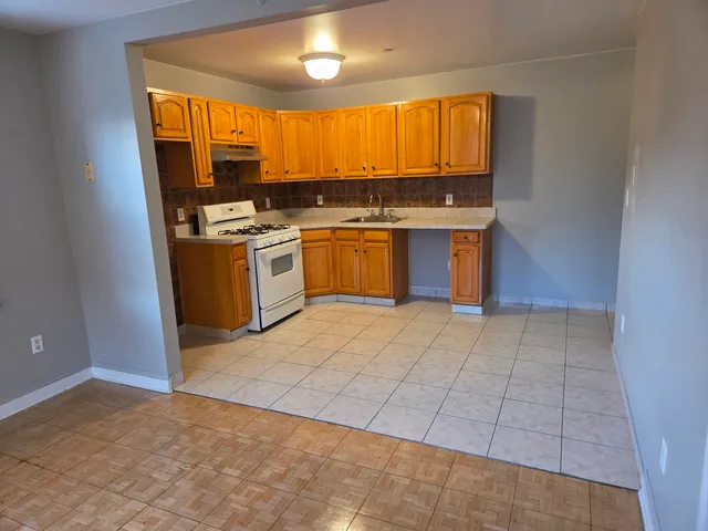 $1,750 | 2401 Bergenline Avenue, Unit 2E, Union City, NJ 07087