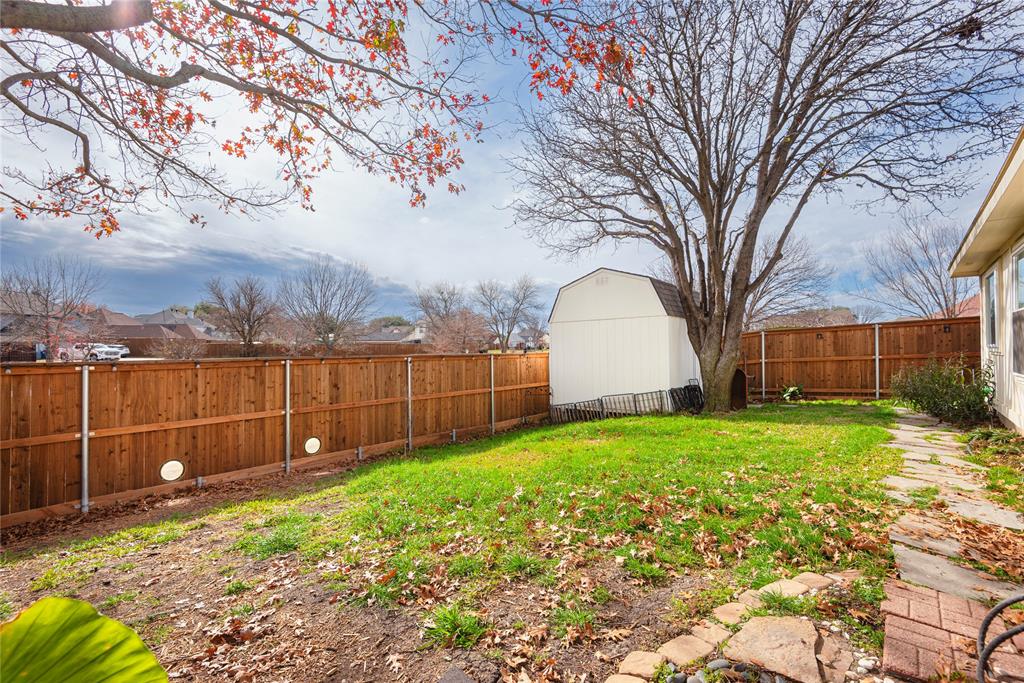 7613 Dockside Drive Rowlett, TX 75088 - Photo 22 of 40 a backyard of a house with lots of green space