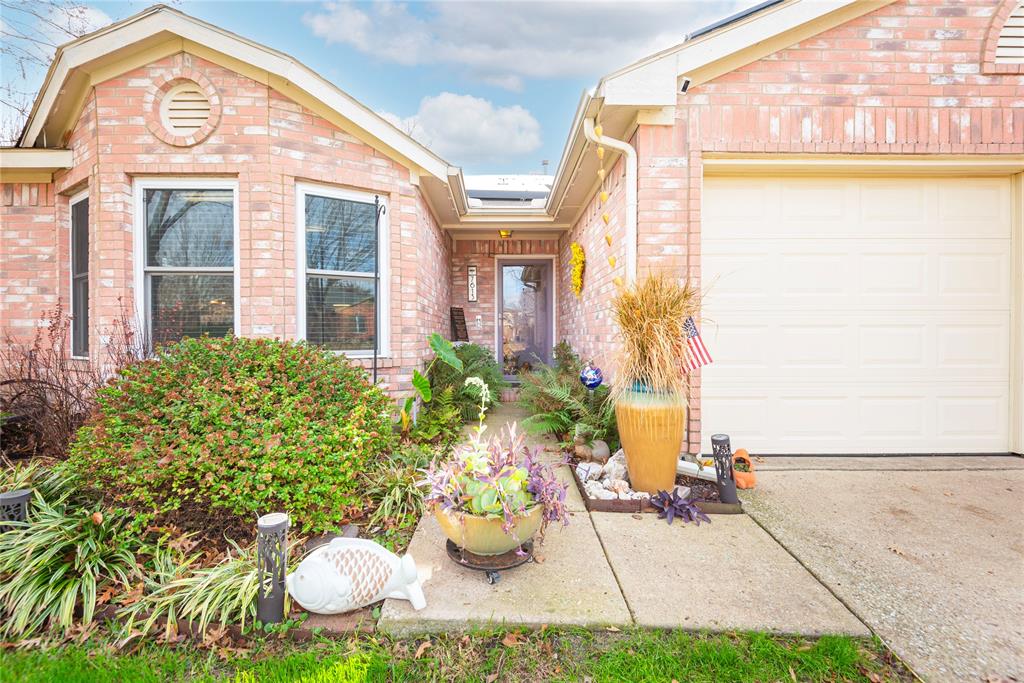 7613 Dockside Drive Rowlett, TX 75088 - Photo 34 of 40 a bathroom with a sink mirror and vanity