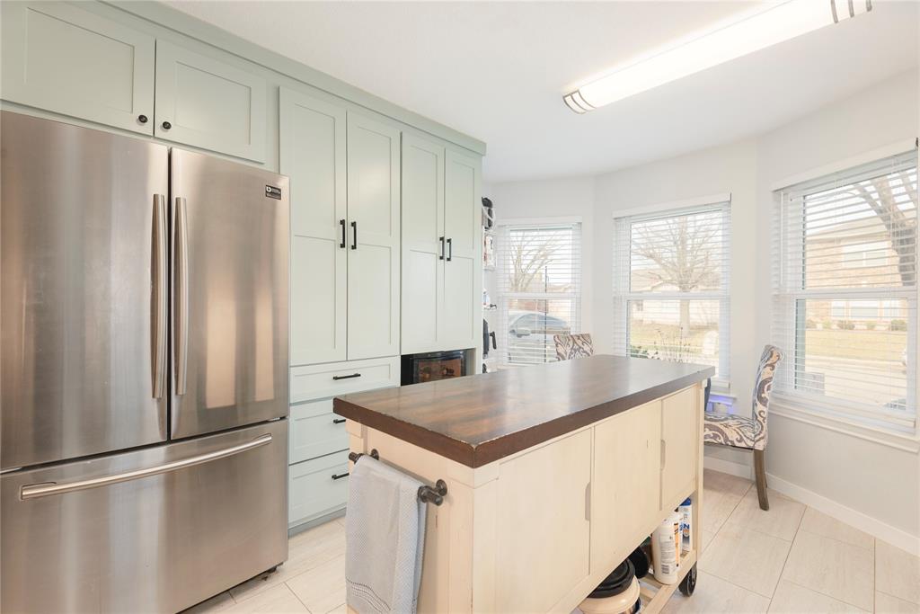 7613 Dockside Drive Rowlett, TX 75088 - Photo 36 of 40 a kitchen with stainless steel appliances a refrigerator sink and cabinets