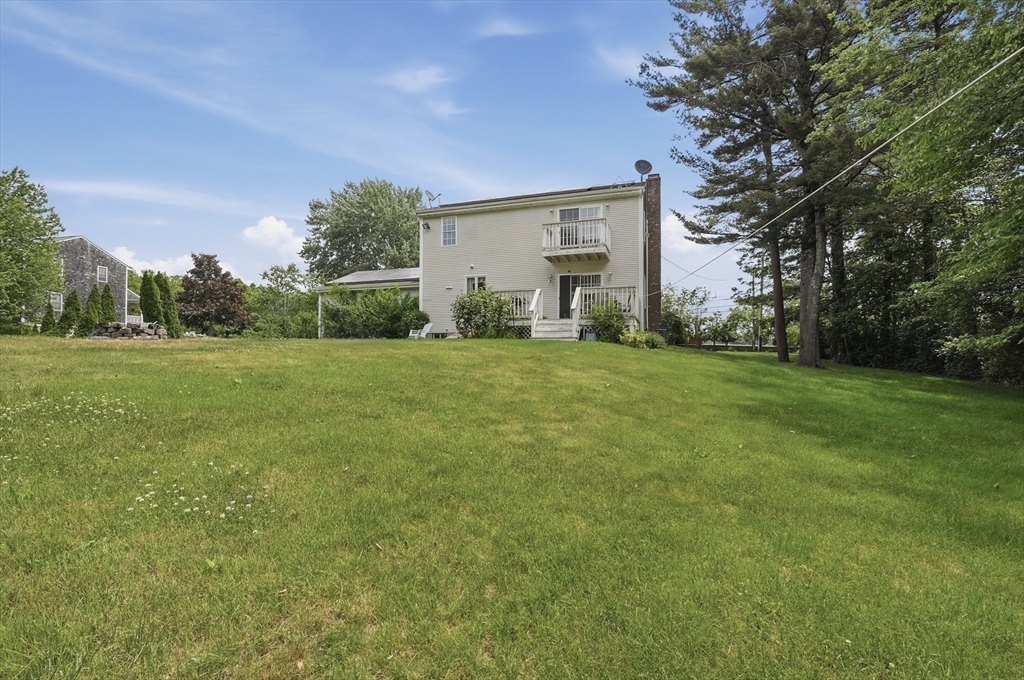 1527 Main Street Acushnet, MA 02743 - Photo 4 of 32