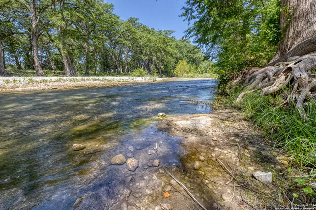 $825,000 | 93 North Saddle Mountain Road, Rio Frio, TX 78879