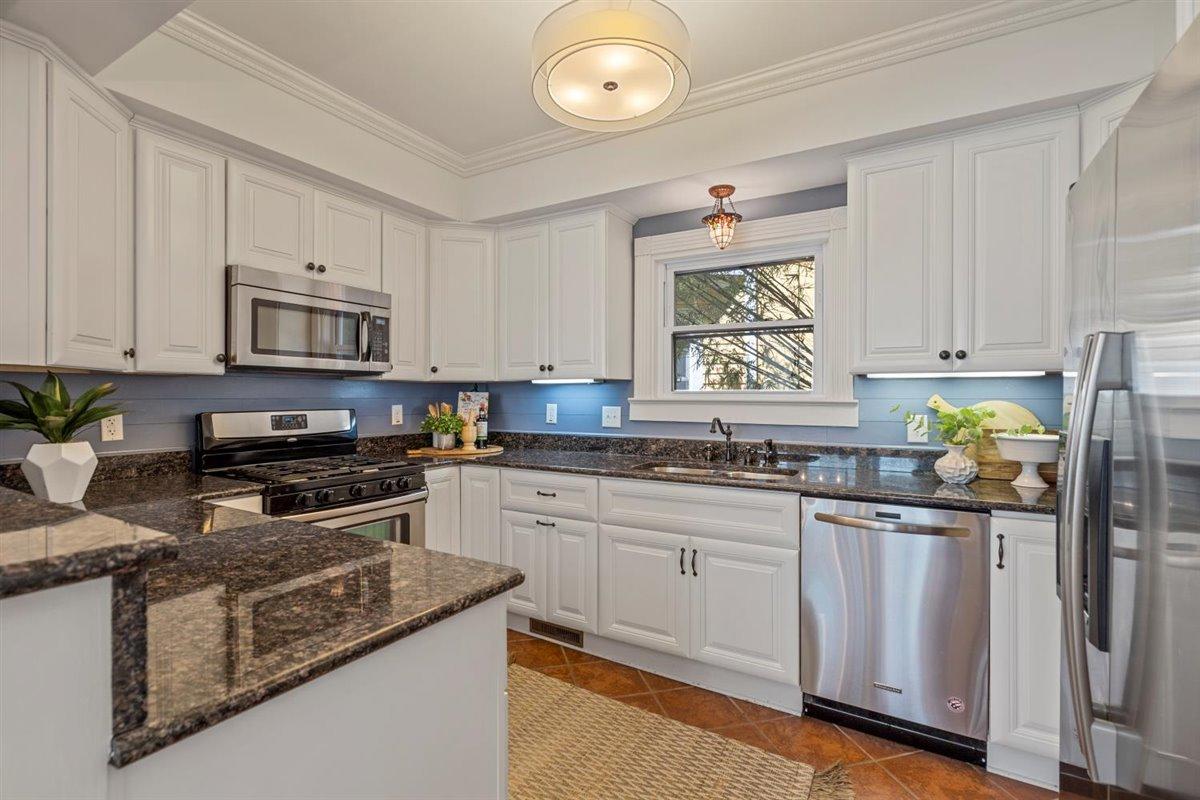 28 Maple Street Charleston, SC 29403 - Photo 18 of 51 Stainless Appliances