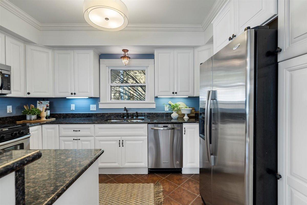 28 Maple Street Charleston, SC 29403 - Photo 19 of 51 Opens to Dining
