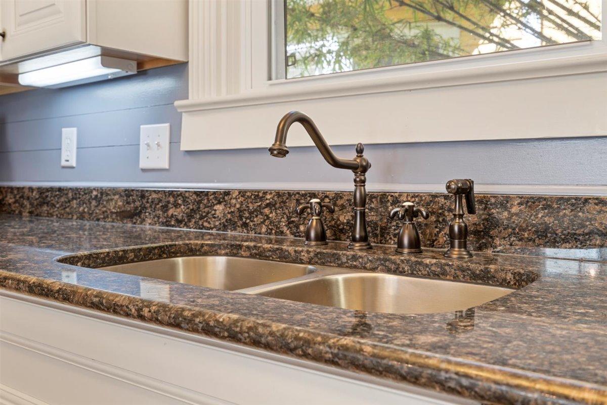 28 Maple Street Charleston, SC 29403 - Photo 20 of 51 Classic finishes