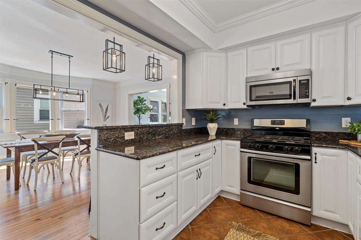 28 Maple Street Charleston, SC 29403 - Photo 22 of 51 Kitchen to Dining