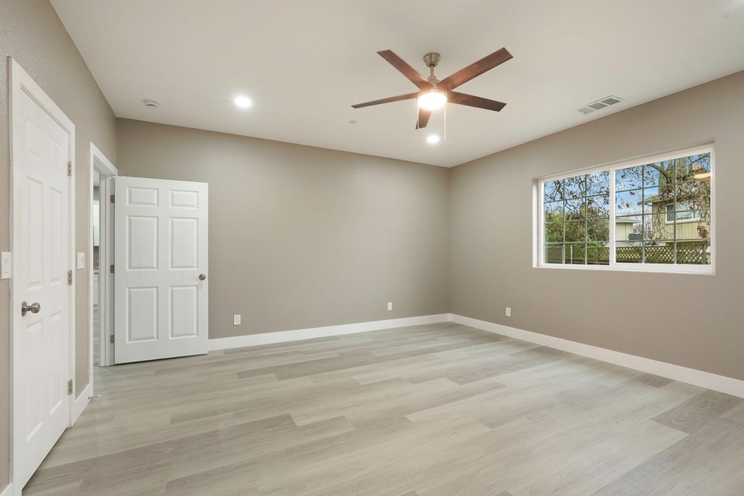 9421 Carter Court Stockton, CA 95209 - Photo 20 of 31 an empty room with windows and closet
