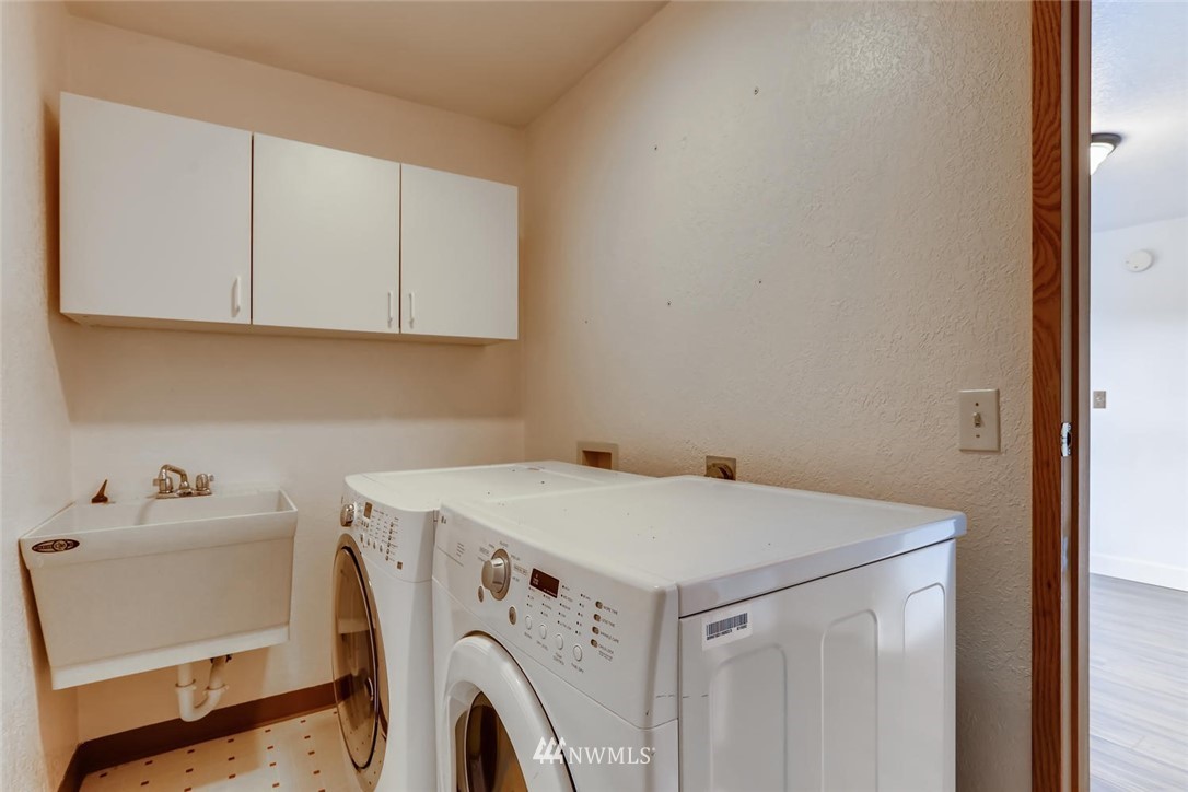 216 174th Street Southwest Bothell, WA 98012 - Photo 22 of 27 a utility room with dryer and washer