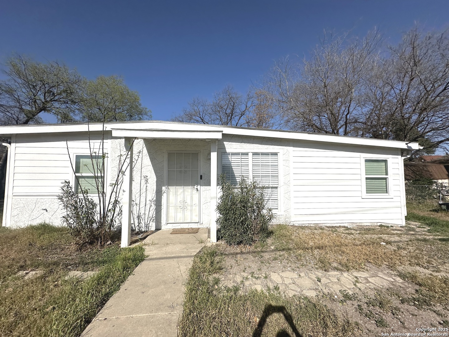 823 North Trinity San Antonio, TX 78207 - Photo 1 of 1 a picture of a house with a yard