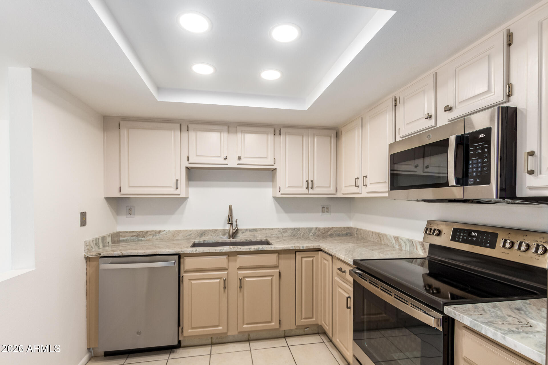 7840 East Camelback Road, Unit 309 Scottsdale, AZ 85251 - Photo 5 of 44 TOTALLY UPDATED KITCHEN WITH ALL NEW APP