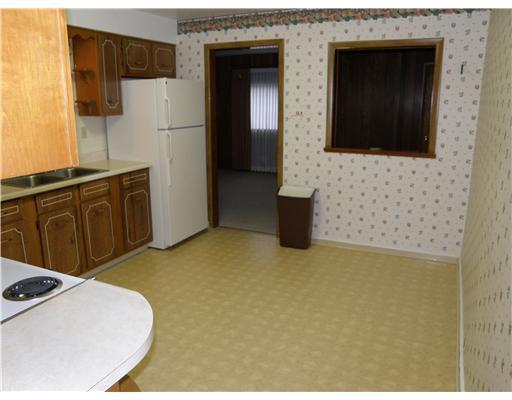 5346 Hardt Road Gibsonia, PA 15044 - Photo 5 of 10 Kitchen. Large Eat-in Area