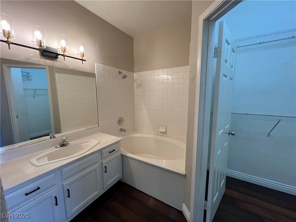2975 Bluegrass Lane, Unit 424 Henderson, NV 89074 - Photo 21 of 43 Primary bath with large soaking tub and new light fixture