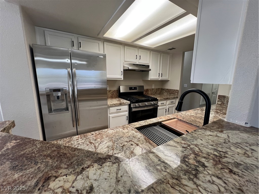2975 Bluegrass Lane, Unit 424 Henderson, NV 89074 - Photo 5 of 43 Brand new granite and sink