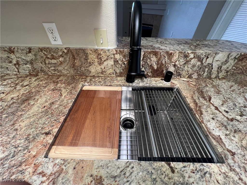 2975 Bluegrass Lane, Unit 424 Henderson, NV 89074 - Photo 6 of 43 New stainless steel sink with accessories