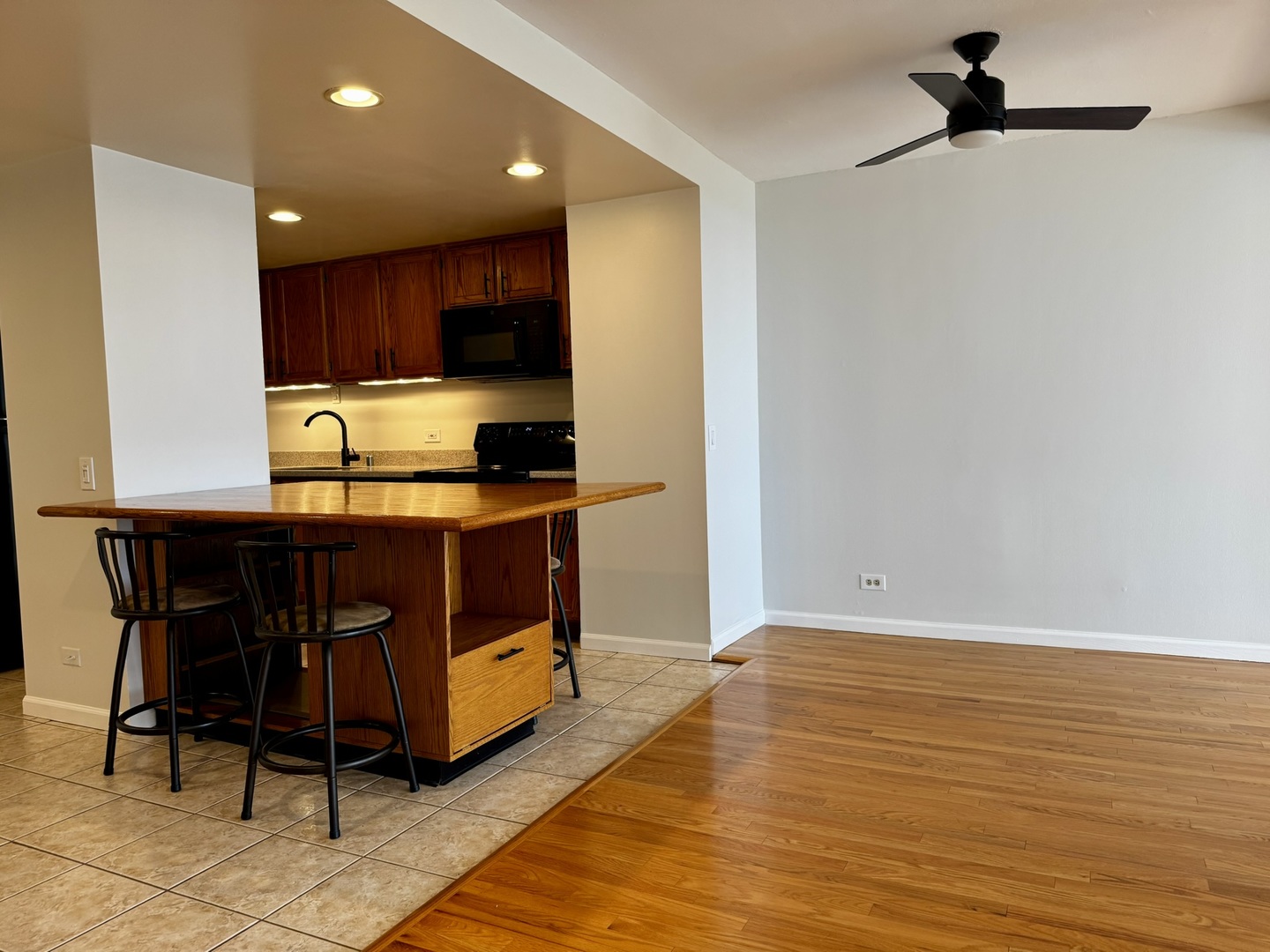 5320 North Sheridan Road, Unit 911 Chicago, IL 60640 - Photo 6 of 16 Gallery Image 6