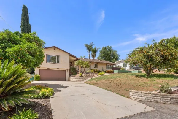 $899,999 | 1845 Country Lane, Escondido, CA 92025