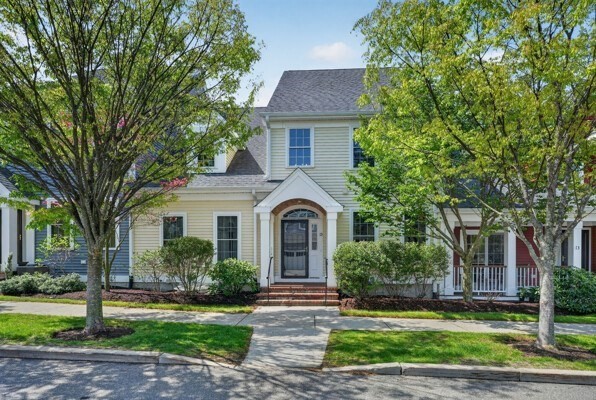 15 Hastings Road, Unit 15 Hudson, MA 01749 - Photo 2 of 40 a front view of a house with garden