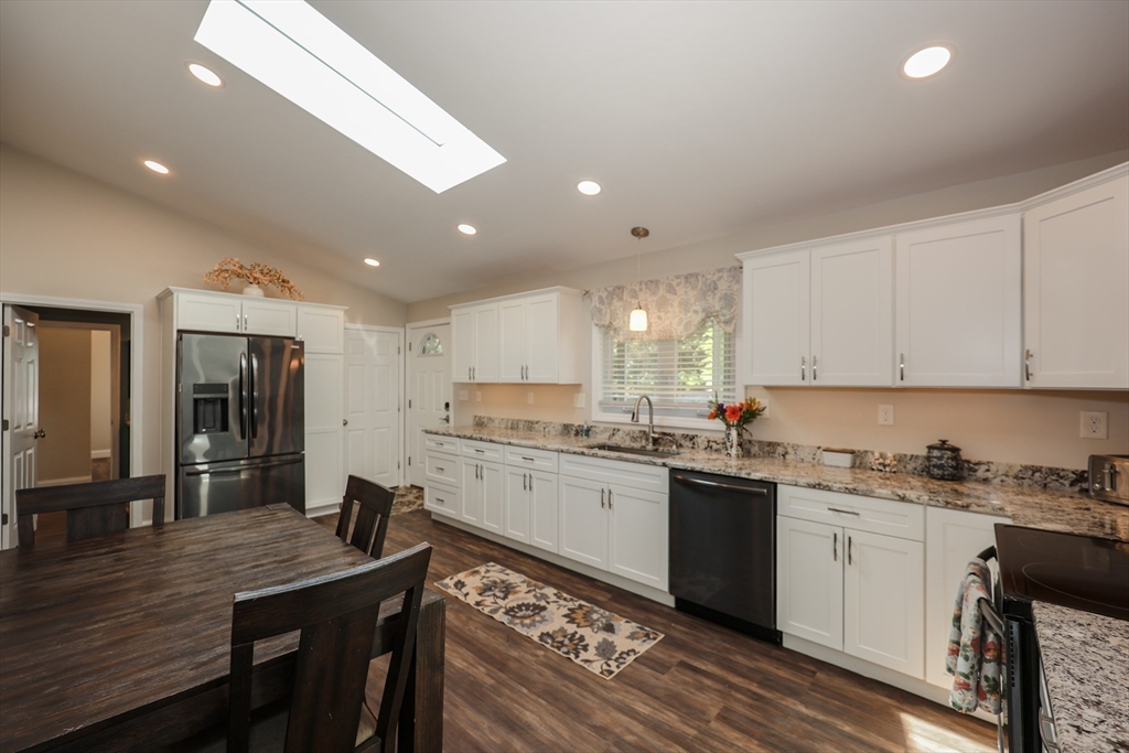 86 Meadowbrook Road Chelmsford, MA 01863 - Photo 5 of 41