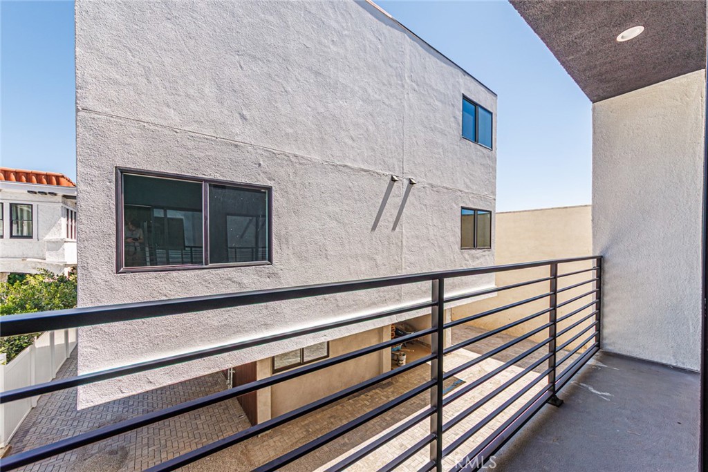 1859 1/2 South Crenshaw Boulevard Los Angeles, CA 90019 - Photo 11 of 29 a view of entryway