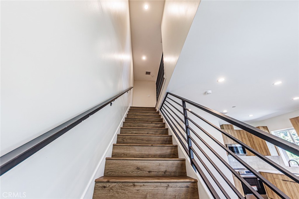 1859 1/2 South Crenshaw Boulevard Los Angeles, CA 90019 - Photo 16 of 29 a view of entryway