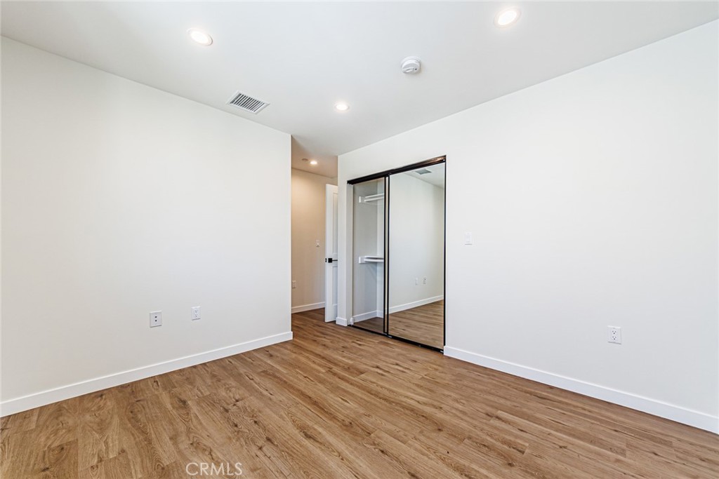 1859 1/2 South Crenshaw Boulevard Los Angeles, CA 90019 - Photo 23 of 29 a view of an empty room