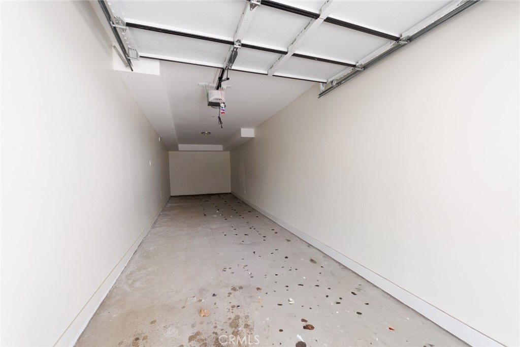 1859 1/2 South Crenshaw Boulevard Los Angeles, CA 90019 - Photo 25 of 29 a view of a small space