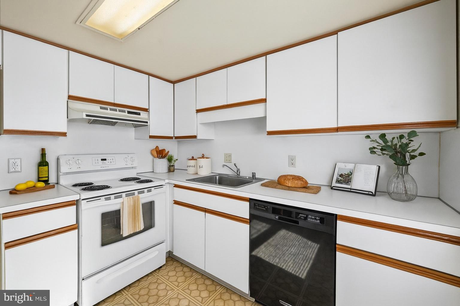 114 Dew Drop Court, Unit 114 York, PA 17403 - Photo 5 of 45