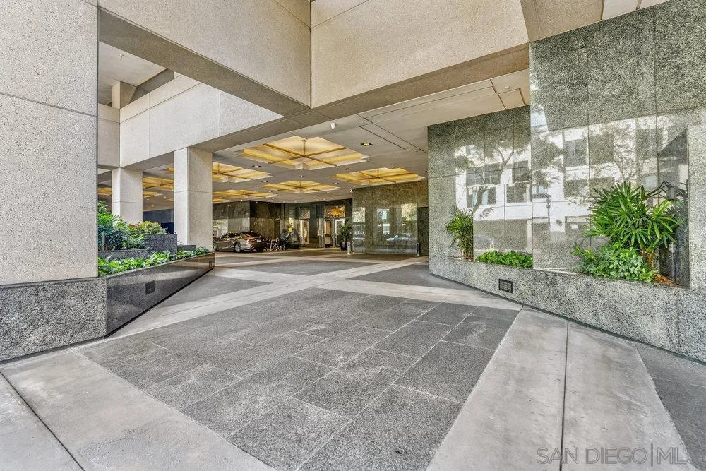 700 Front Street, Unit 2105 San Diego, CA 92101 - Photo 17 of 28 a living room with lots of green space