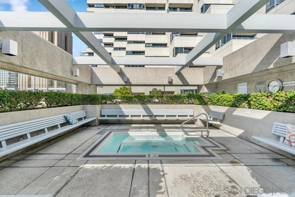 700 Front Street, Unit 2105 San Diego, CA 92101 - Photo 20 of 28 a view of a patio with a table and chairs