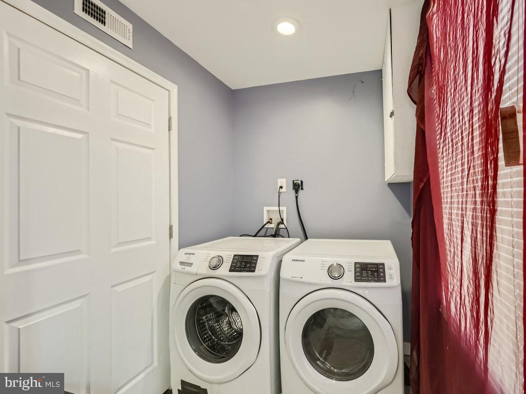 1402 Carroll Street Baltimore, MD 21230 - Photo 25 of 28 a utility room with dryer and washer