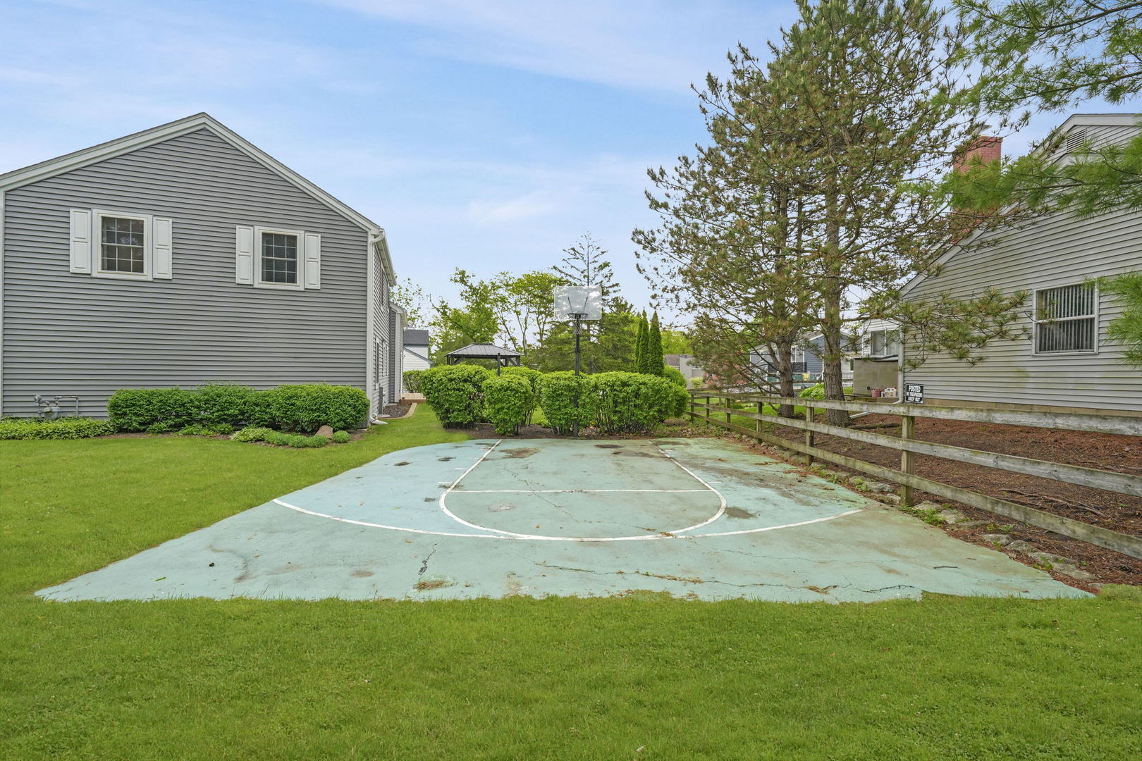 4977 Prairie Oak Road Gurnee, IL 60031 - Photo 26 of 26 a view of a backyard