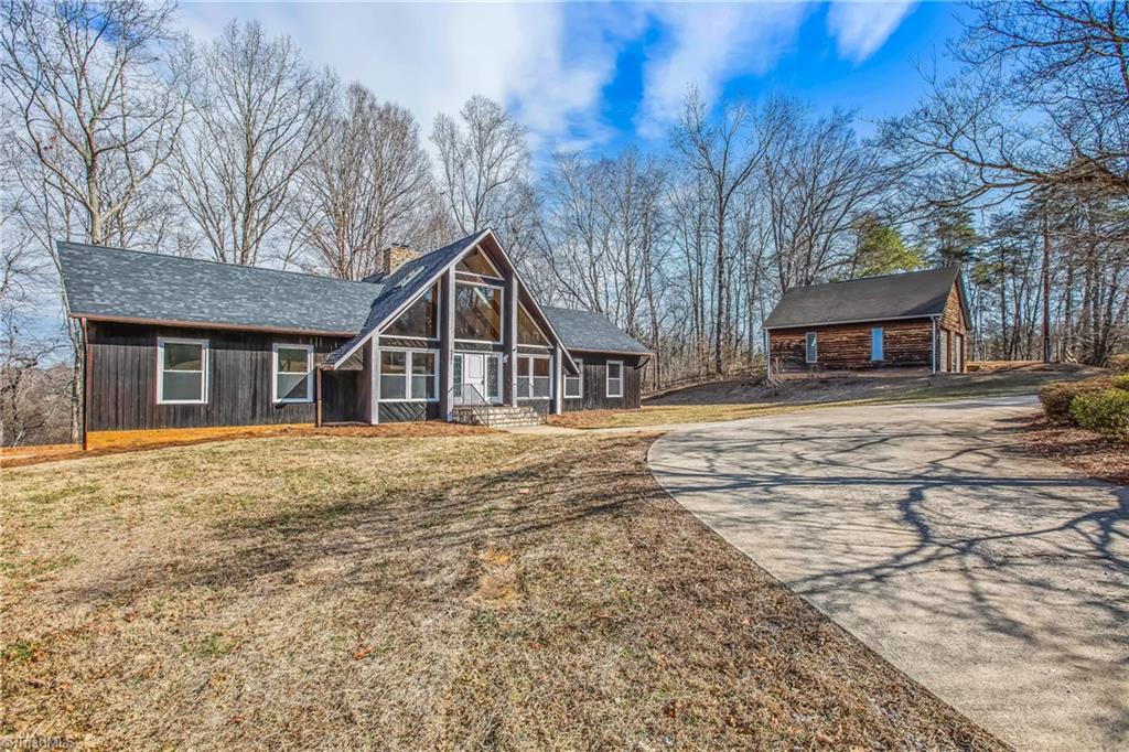 6201 Maurice Circle Rural Hall, NC 27045 - Photo 4 of 50 Front of House & Detached Garage