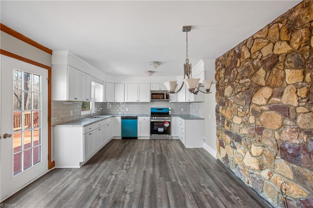 6201 Maurice Circle Rural Hall, NC 27045 - Photo 10 of 50 Kitchen with Breakfast Area