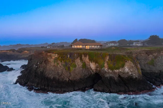 $2,750,000 | 45525 South Caspar Drive, Mendocino, CA 95460