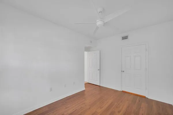 $1,900 | 557 Southeast Prescott Place, Stuart, FL 34994