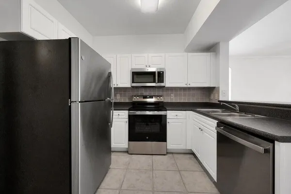 $1,900 | 557 Southeast Prescott Place, Stuart, FL 34994