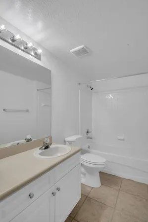 $1,900 | 557 Southeast Prescott Place, Stuart, FL 34994