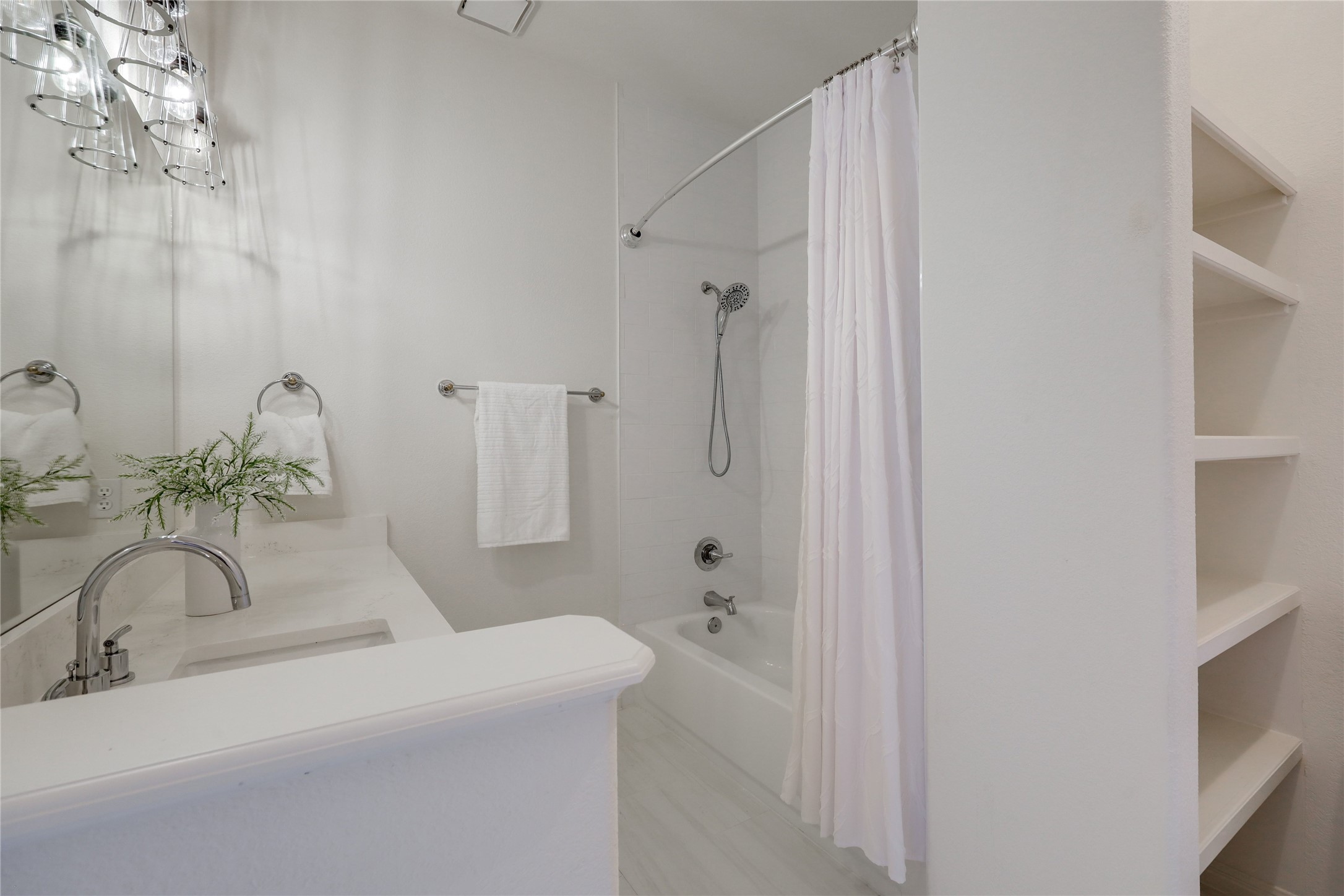 21604 Arrowhead Point Lago Vista, TX 78645 - Photo 33 of 40 En suite for #3. Bathroom remodel in 2024