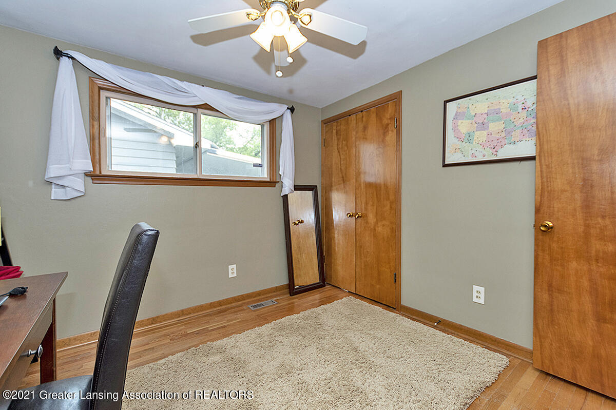 3200 Sunnylane Lansing, MI 48906 - Photo 15 of 27 Bedroom 3/Office