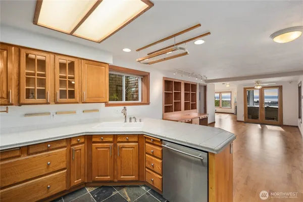$670,000 | 1930 Grand Avenue, Unit 2, Everett, WA 98201