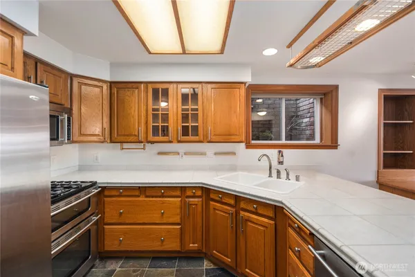 $670,000 | 1930 Grand Avenue, Unit 2, Everett, WA 98201