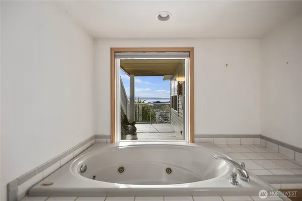 $670,000 | 1930 Grand Avenue, Unit 2, Everett, WA 98201