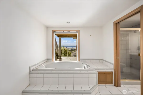 $670,000 | 1930 Grand Avenue, Unit 2, Everett, WA 98201