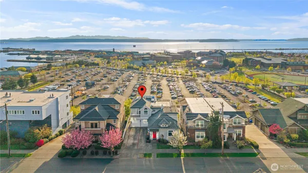 $670,000 | 1930 Grand Avenue, Unit 2, Everett, WA 98201