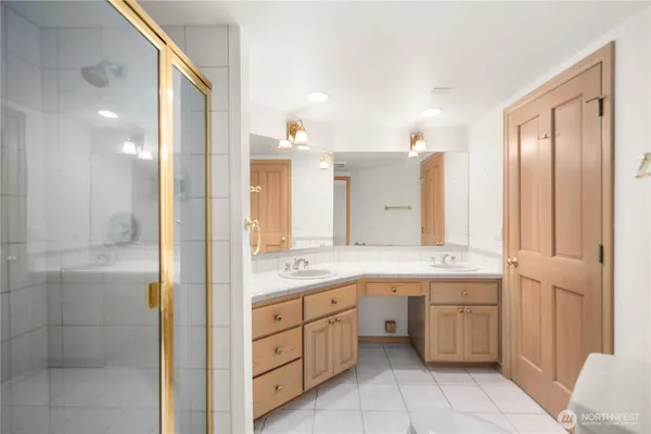 $670,000 | 1930 Grand Avenue, Unit 2, Everett, WA 98201