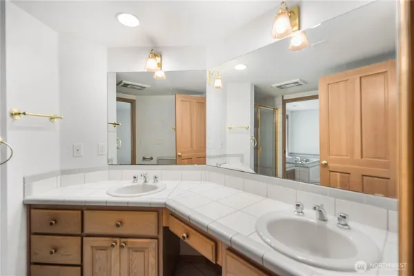 $670,000 | 1930 Grand Avenue, Unit 2, Everett, WA 98201